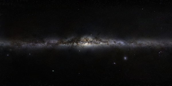 图片说明：银河系全景，版权: ESO / Serge Brunier, Frederic Tapissier &Serge Brunier